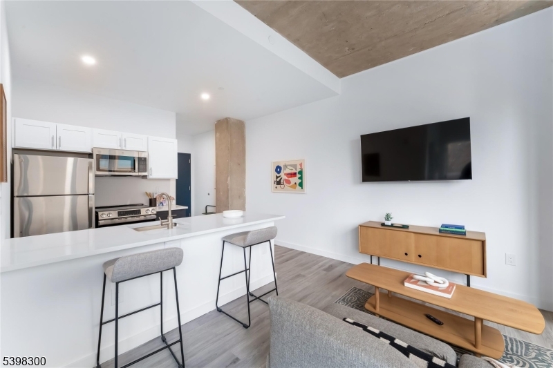 Newark City, NJ 07102,10 Commerce Ct #2G