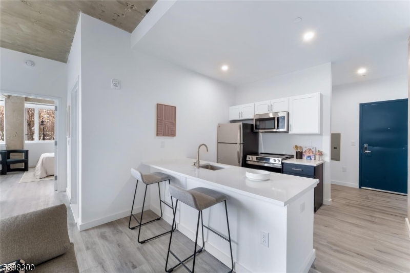 Newark City, NJ 07102,10 Commerce Ct #2G