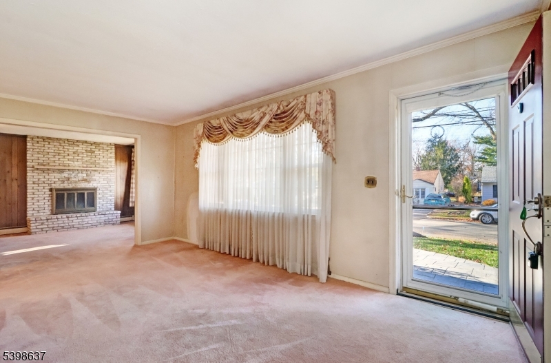 West Orange Twp., NJ 07052,27 Morris Rd