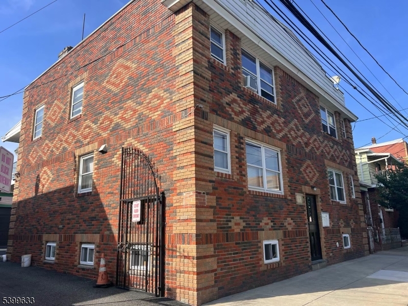 329 Christine St #2L, Elizabeth City, NJ 07202