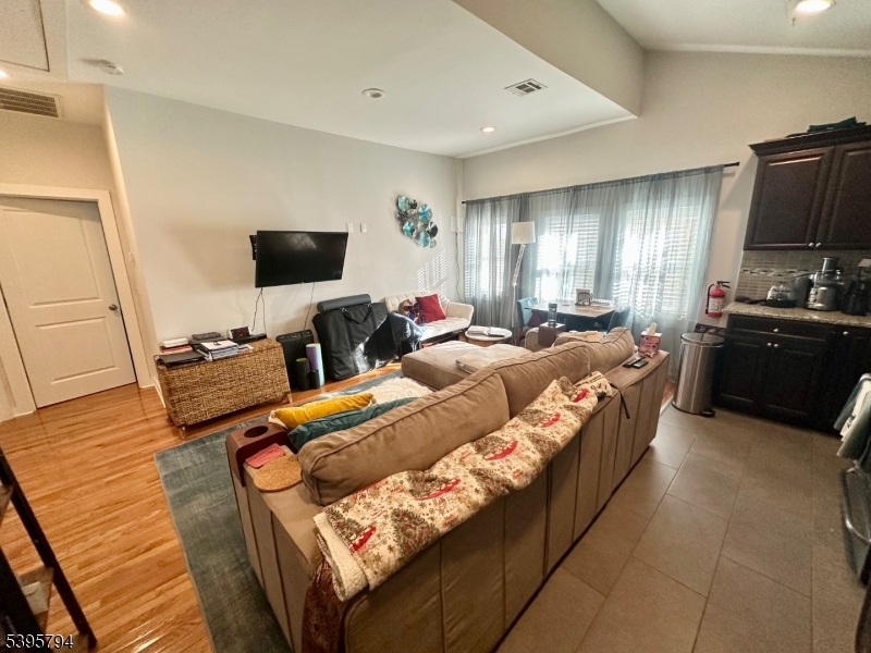 Montclair Twp., NJ 07042,390 Apt4 Orange Rd #4