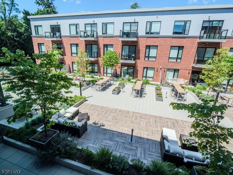 Morristown Town, NJ 07960,173c Morris St #413