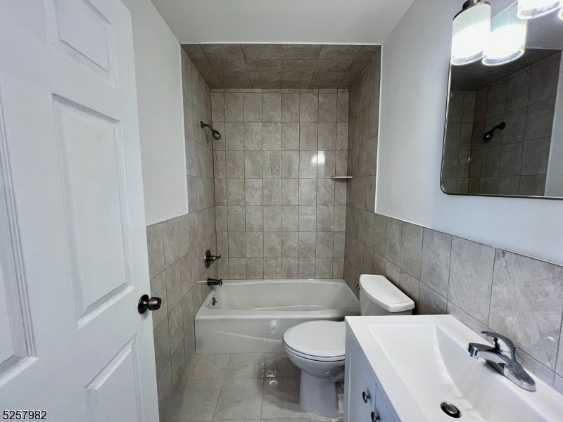 Wayne Twp., NJ 07470,61 Mountainview Blvd #4