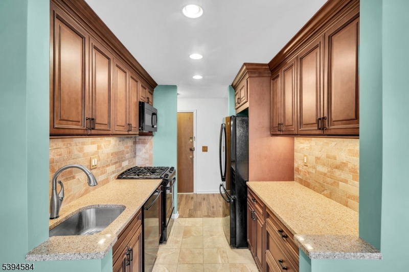 Clifton City, NJ 07013,605 Grove St #4