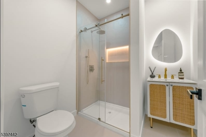 Jersey City, NJ 07305,336A Danforth Ave