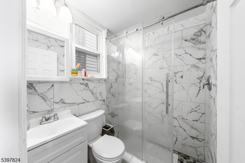 Perth Amboy City, NJ 08861,685 Raritan Ave