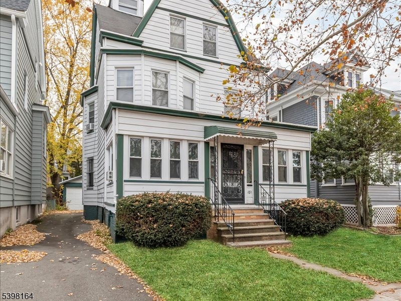 East Orange City, NJ 07017,181 Greenwood Ave