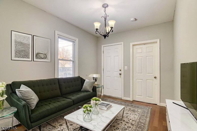 Newark City, NJ 07103,412 S 7Th St