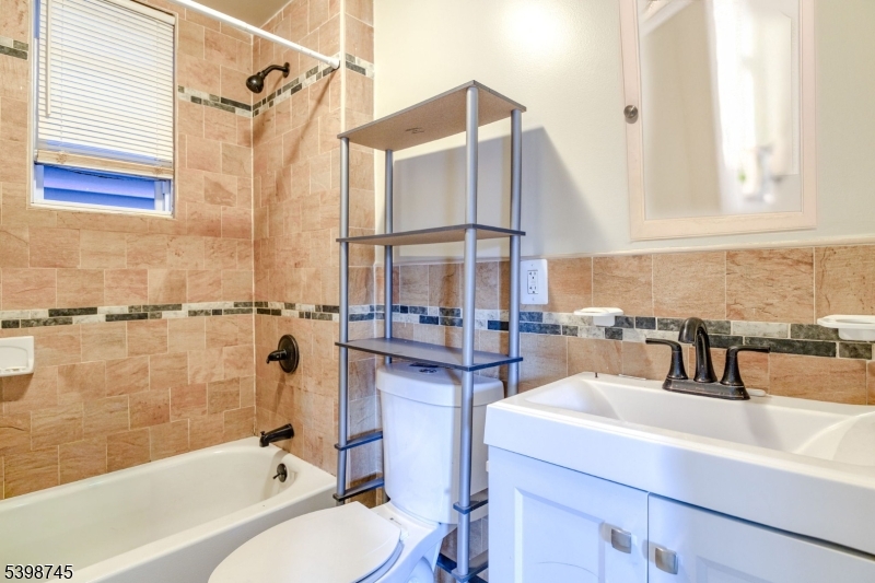 Newark City, NJ 07103,412 S 7Th St