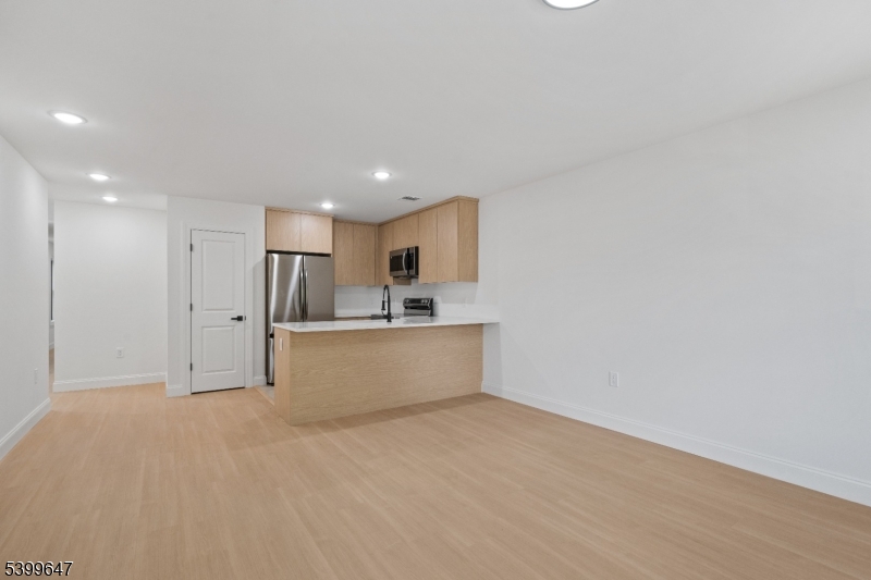 Paterson City, NJ 07503,7 Montclair Ave