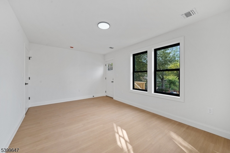 Paterson City, NJ 07503,7 Montclair Ave