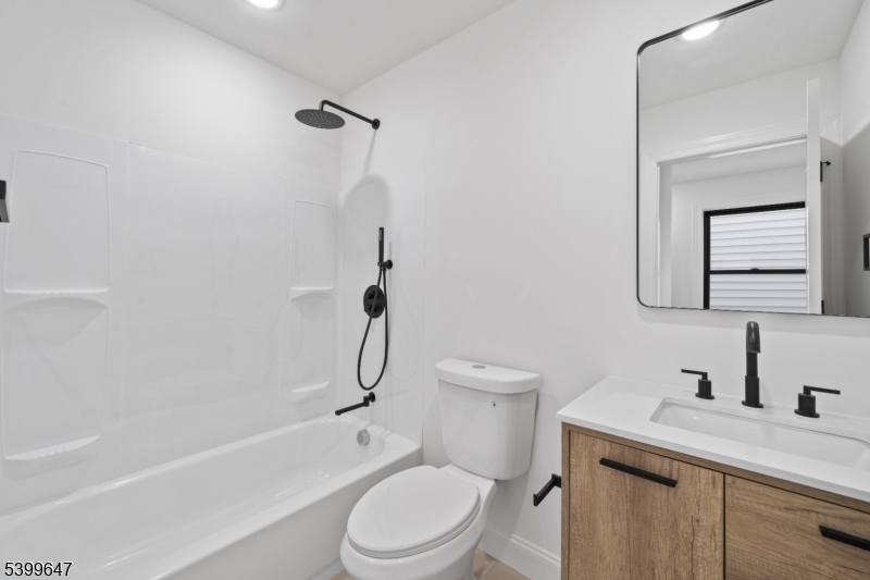 Paterson City, NJ 07503,7 Montclair Ave