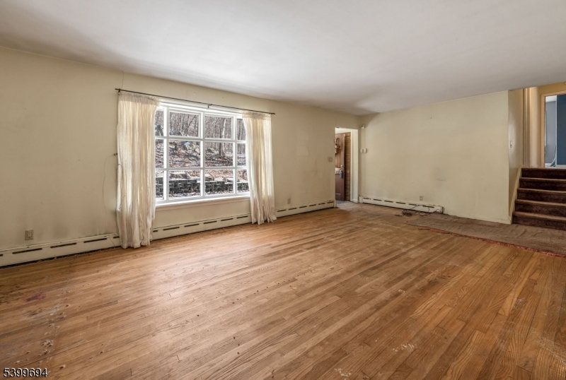 West Milford Twp., NJ 07480,91 Germantown Rd