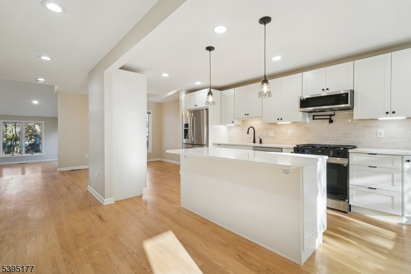 Roseland Boro, NJ 07068,16 Minnisink Dr