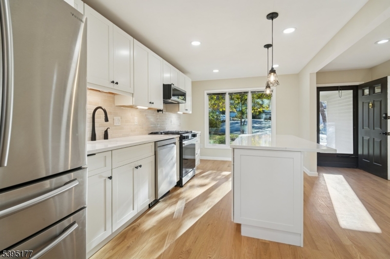 Roseland Boro, NJ 07068,16 Minnisink Dr