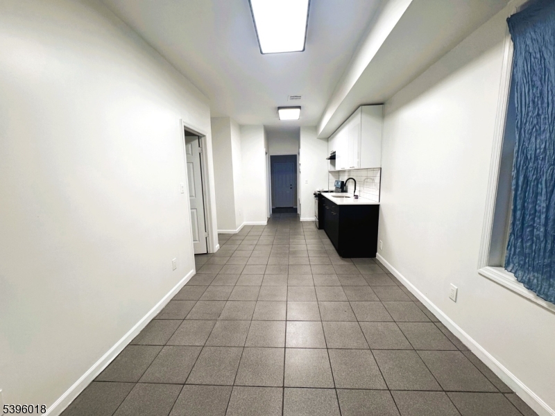 Elizabeth City, NJ 07201,158 Catherine St #B