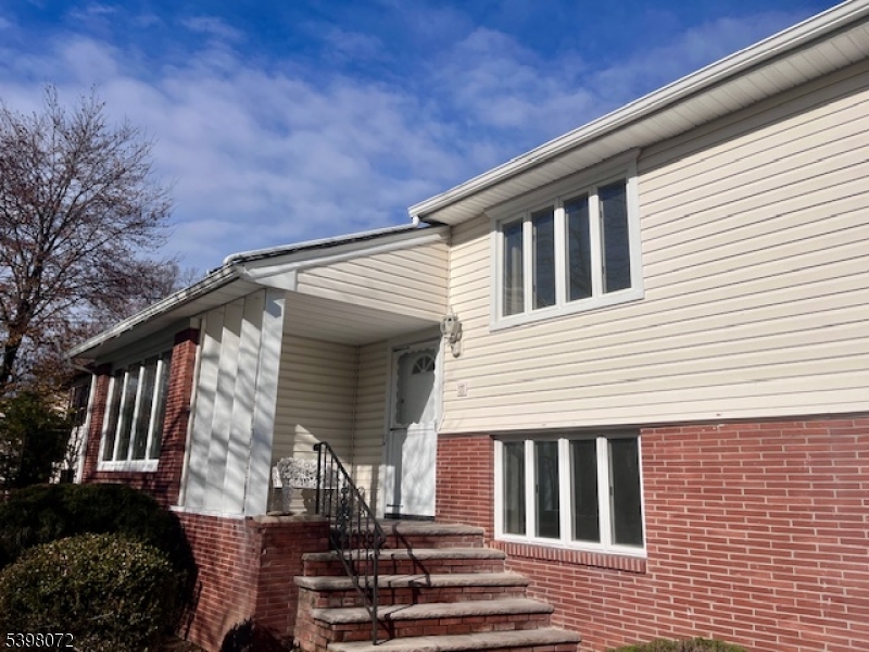 West Orange Twp., NJ 07052,7 Buckingham Rd