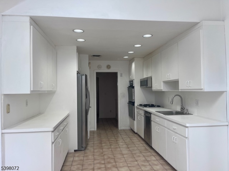 West Orange Twp., NJ 07052,7 Buckingham Rd