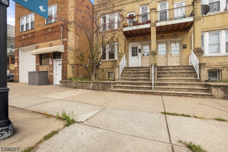 Bayonne City, NJ 07002,426 Kennedy Blvd