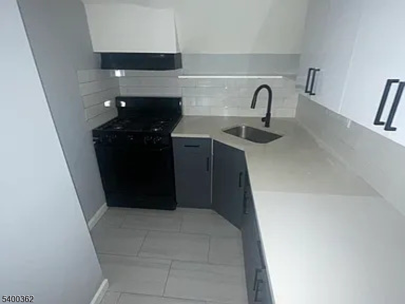 Newark City, NJ 07108,848 S 14Th St