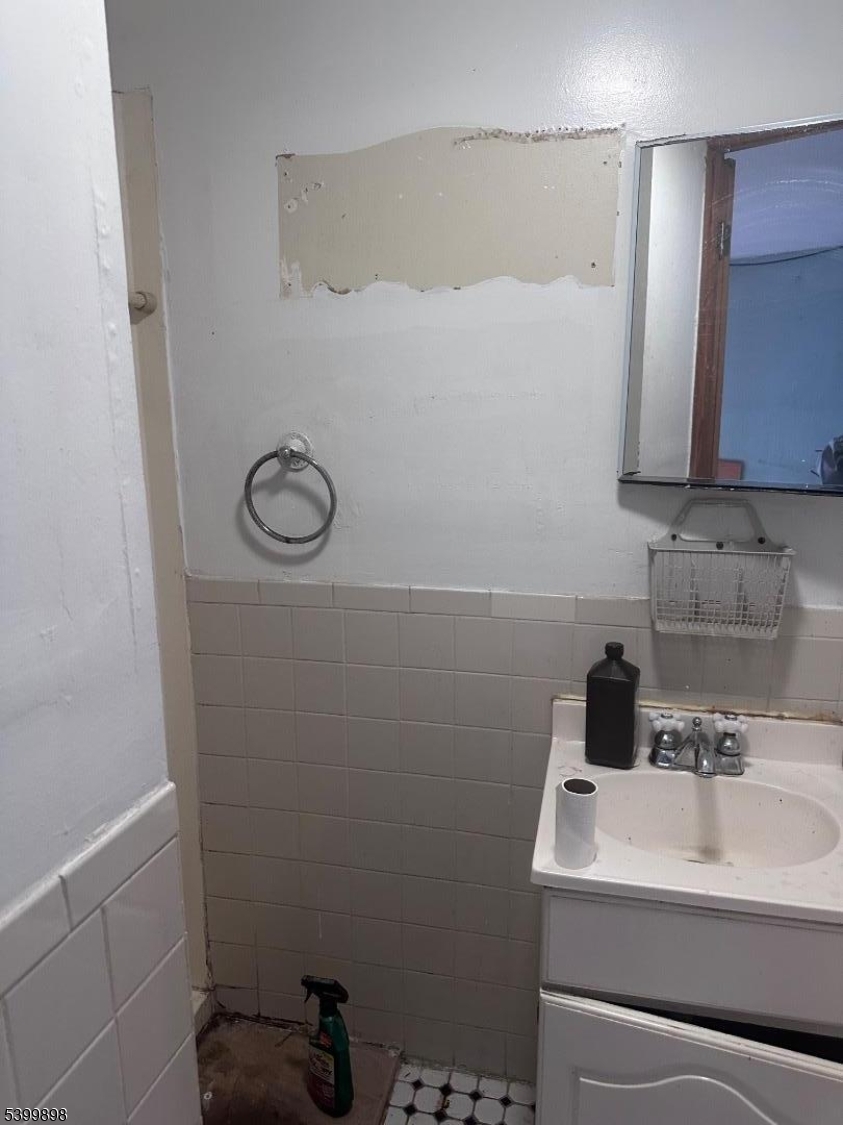 Elizabeth City, NJ 07201,152 Jacques St