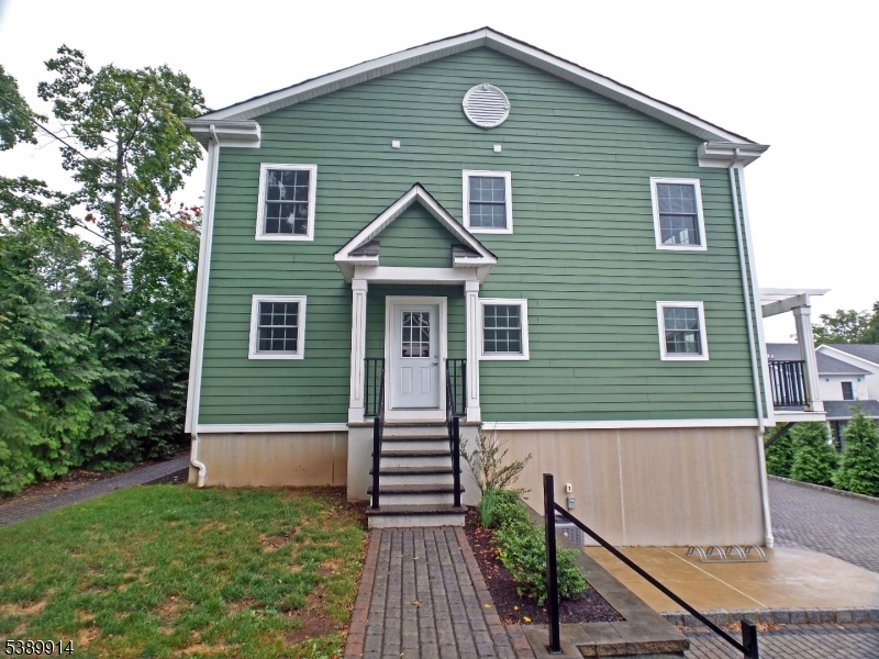 34 Walnut St, Madison Boro, NJ 07940