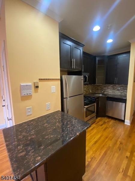 Jersey City, NJ 07302,206 Washington St #3B