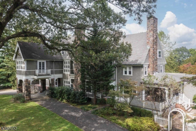 Morris Twp., NJ 07960,17 Three Gables Rd