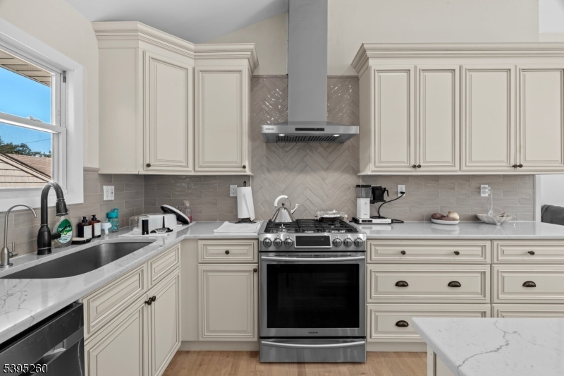 Little Falls Twp., NJ 07424,1 Villa Rd