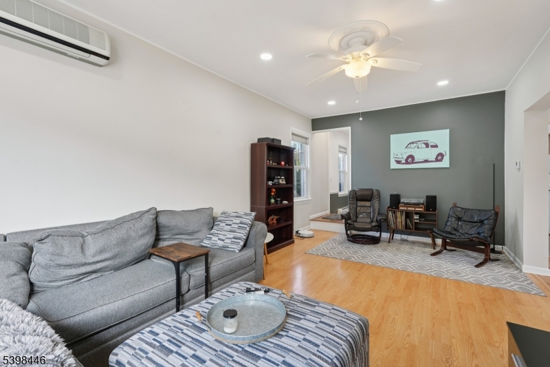 Lyndhurst Twp., NJ 07071,471 Harding Ave