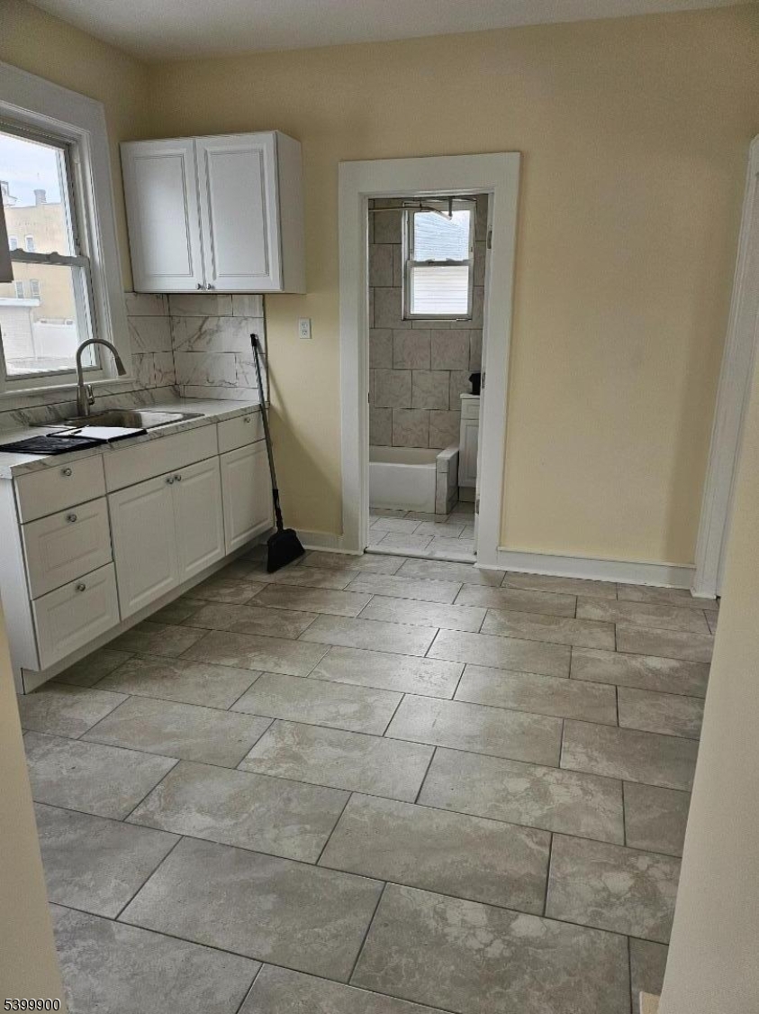 Garfield City, NJ 07026,88 Elizabeth St #2