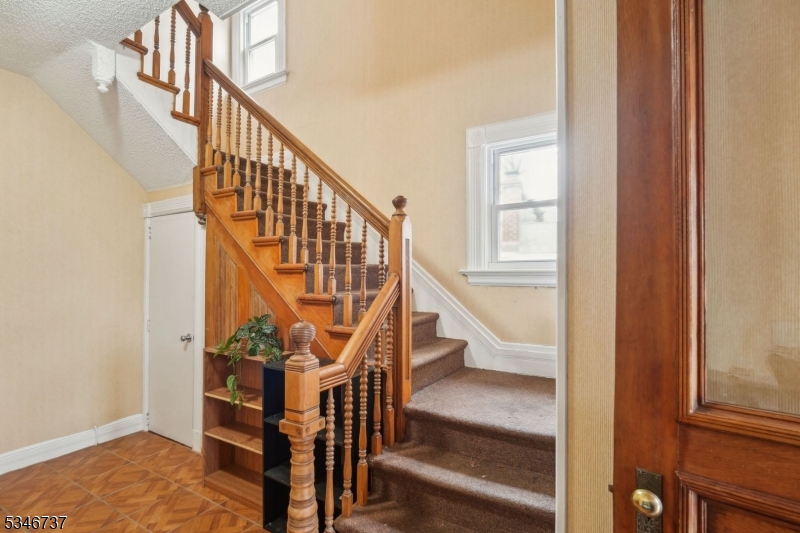 Montclair Twp., NJ 07042,44 Elm St #2