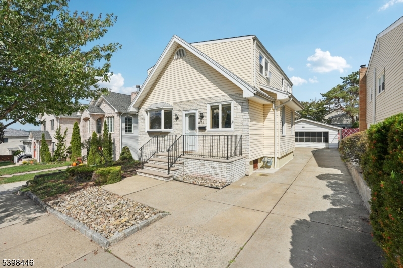 Lyndhurst Twp., NJ 07071,471 Harding Ave