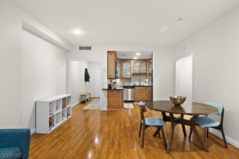 Jersey City, NJ 07305,207-31 Shearwater Ct West #31