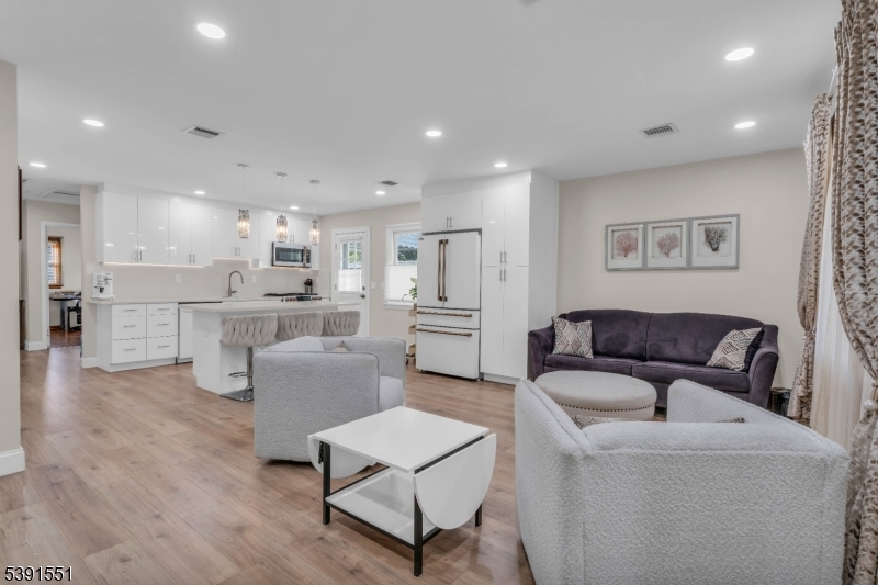 Kenilworth Boro, NJ 07033,657 Summit Ave