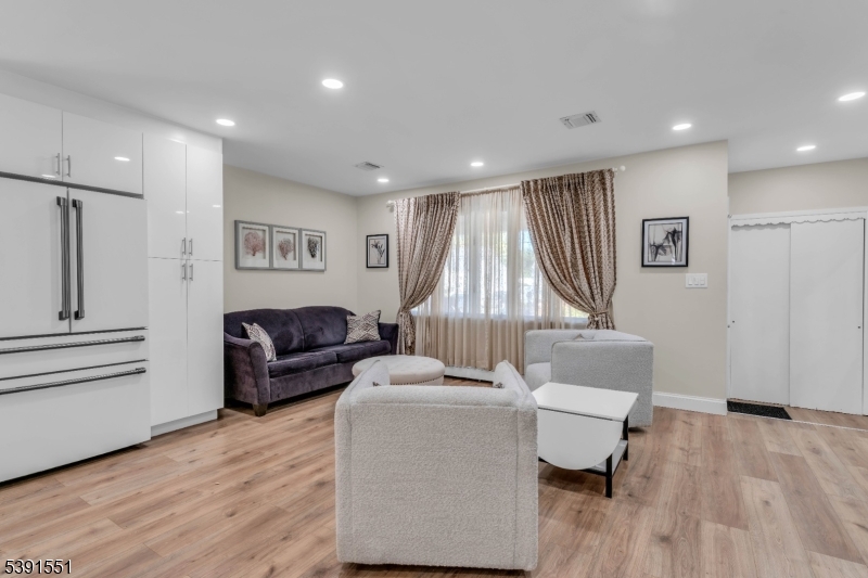 Kenilworth Boro, NJ 07033,657 Summit Ave