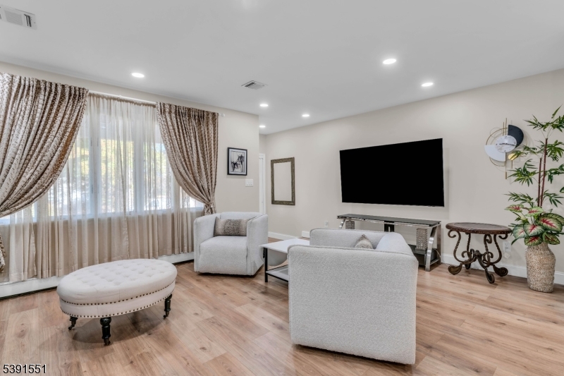 Kenilworth Boro, NJ 07033,657 Summit Ave