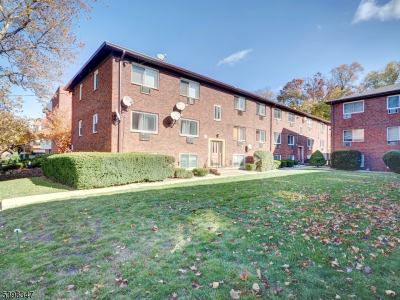 South Orange Village Twp., NJ 07079,372 Valley St #5F