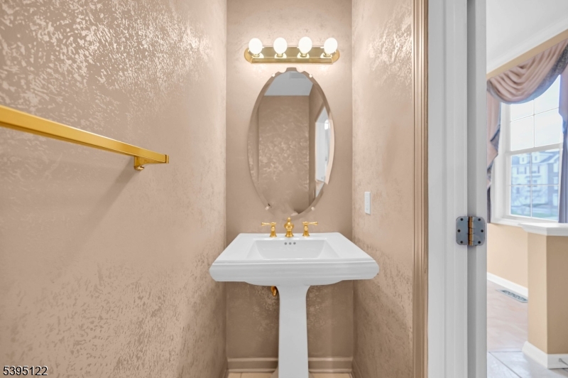 Nutley Twp., NJ 07110,219 Swathmore Dr