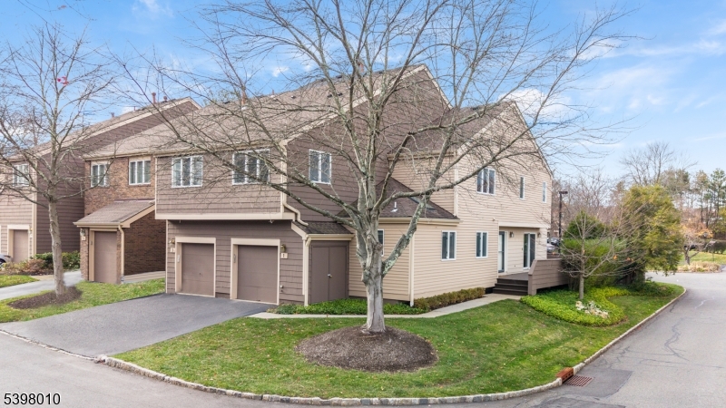 Madison Boro, NJ 07940,1 Avery Ct