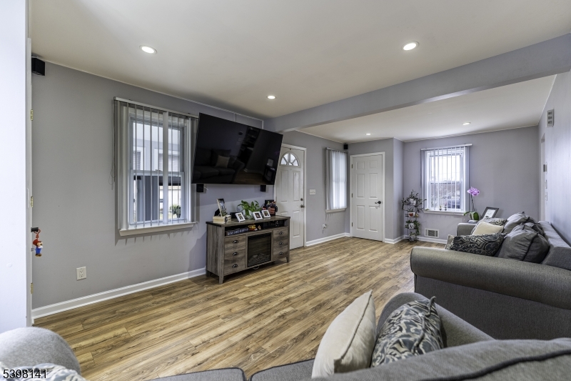 Manville Boro, NJ 08835,96 S 19Th Ave