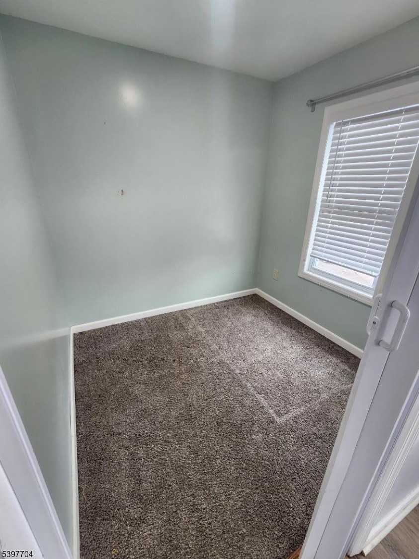 Linden City, NJ 07036,30 E 15Th St