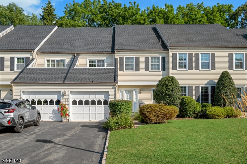 32 Wexford Dr, Mendham Boro, NJ 07945