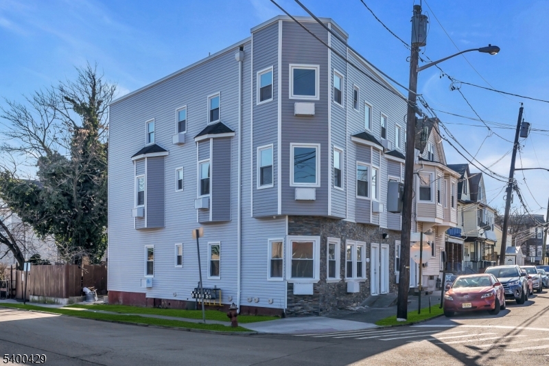 167 Smith St, Elizabeth City, NJ 07201