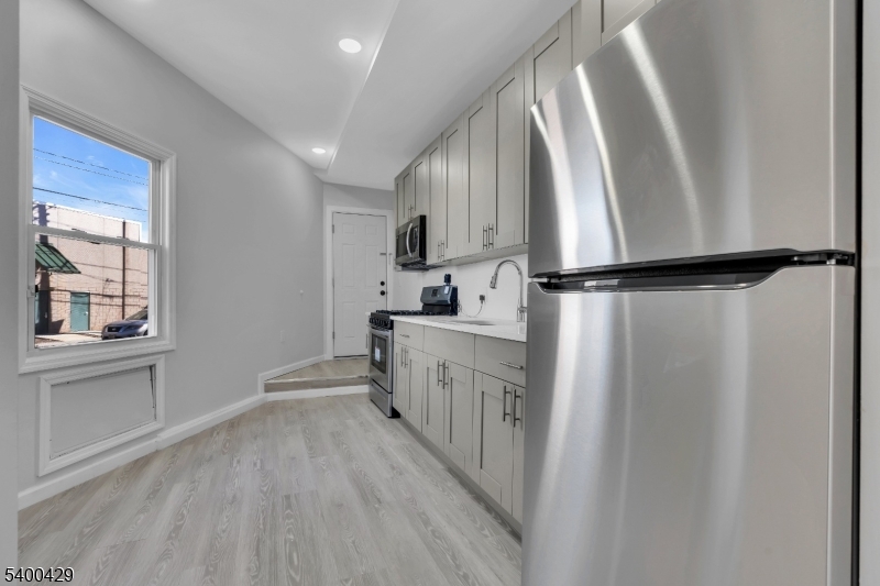 Elizabeth City, NJ 07201,167 Smith St