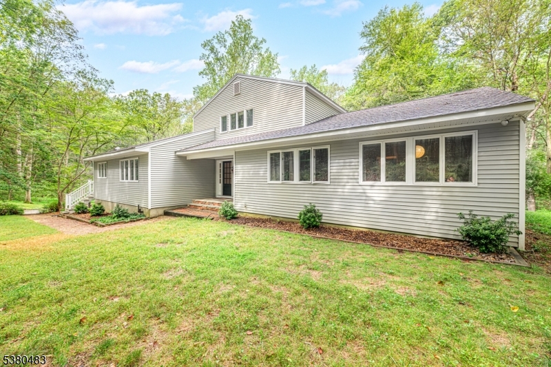 11 Indian Hollow Rd, Mendham Twp., NJ 07945