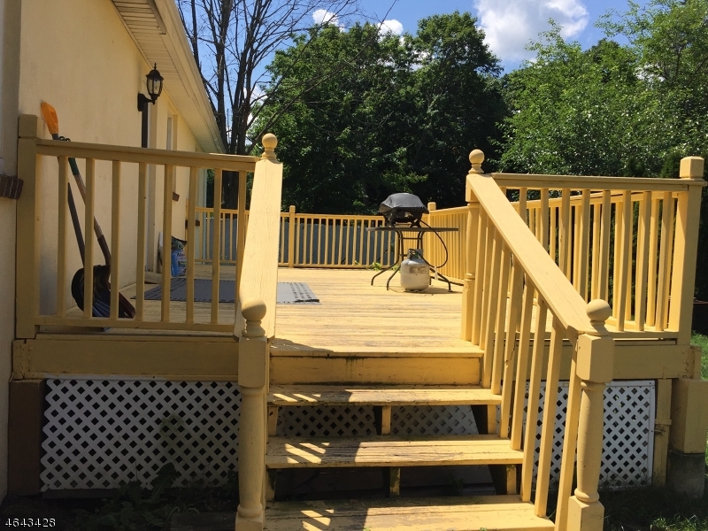 Wanaque Boro, NJ 07420,12 Franklin Pl