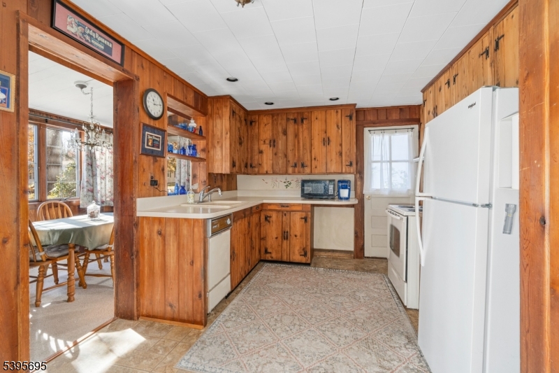 Hampton Twp., NJ 07860,221 Fairview Ave