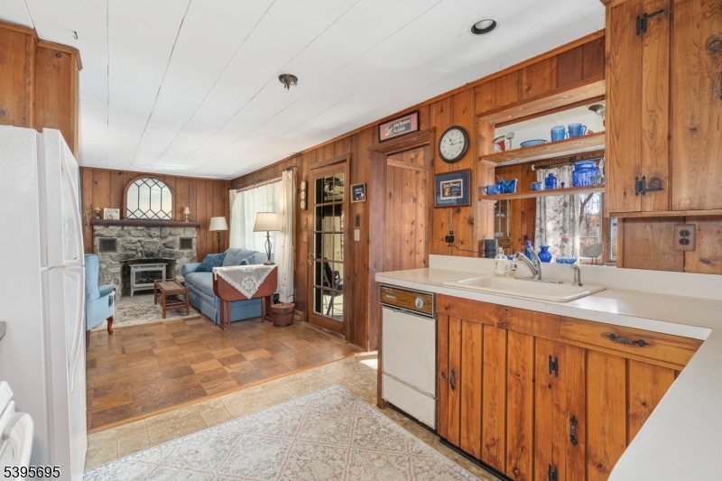 Hampton Twp., NJ 07860,221 Fairview Ave