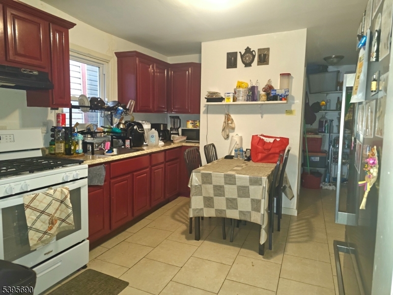 Newark City, NJ 07108,792 S 15Th St